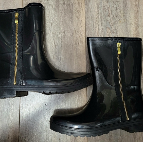 Unlisted by Kenneth Cole Zip Rain Boots - Picture 3 of 15